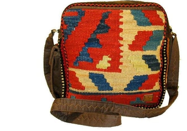 تصویر 4 از کیف گلیمی سیرجان با الهام از نقوش منطقه ای و بیان فرهنگی اصیل